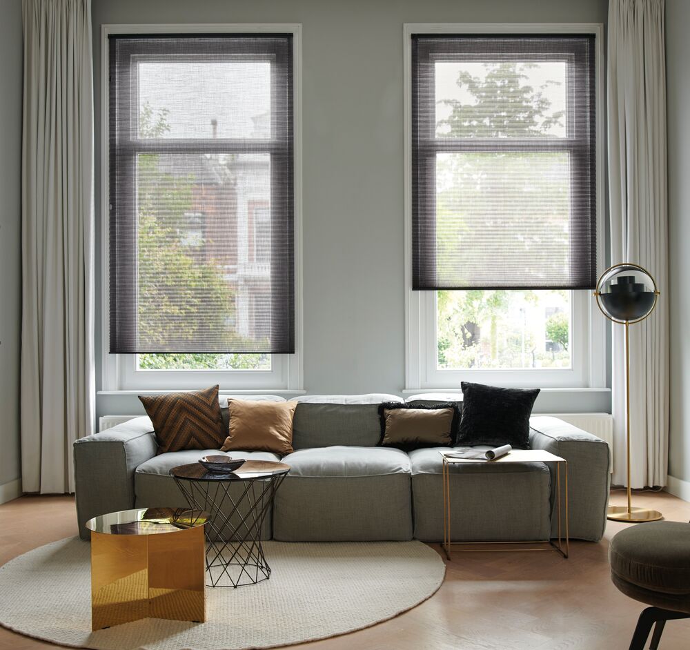 Transpraente Plissees im Wohnzimmer