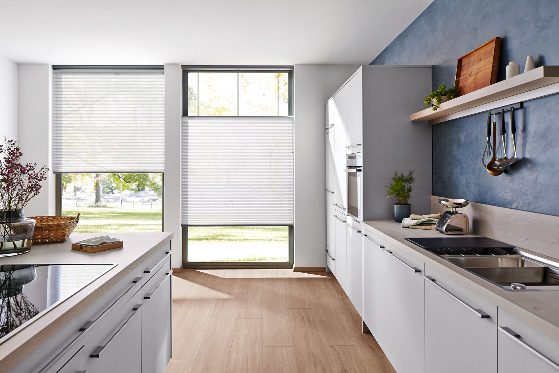 Transparentes Plissee in der Küche